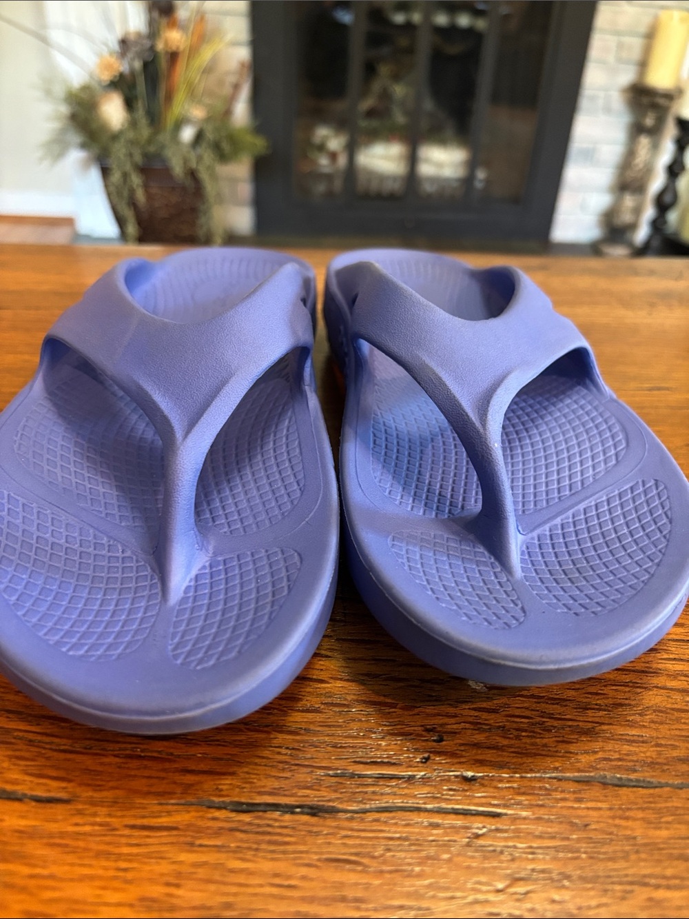 OOFOS women’s Flip Sandals in Periwinkle Blue - Picture 7 of 9